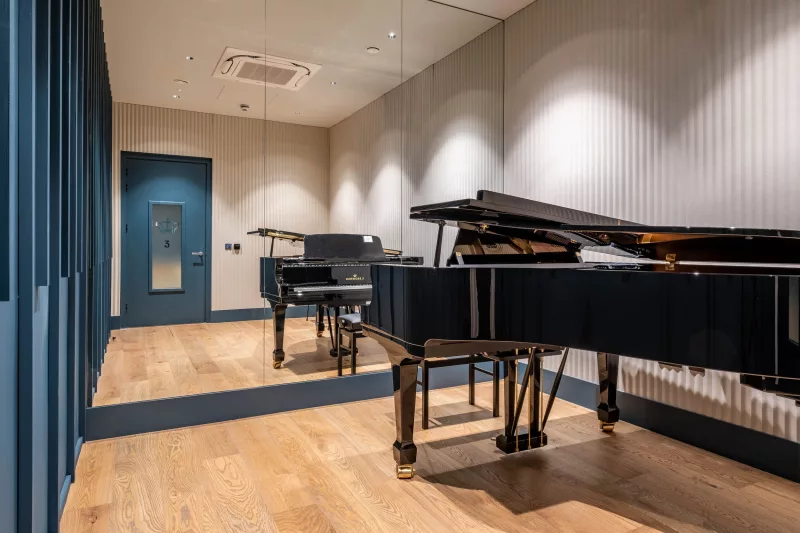 Cấu Tạo Piano Hybrid: Khi Công Nghệ "Mượn Hồn" Cơ Học Tái Tạo Trải Nghiệm Chơi Đ