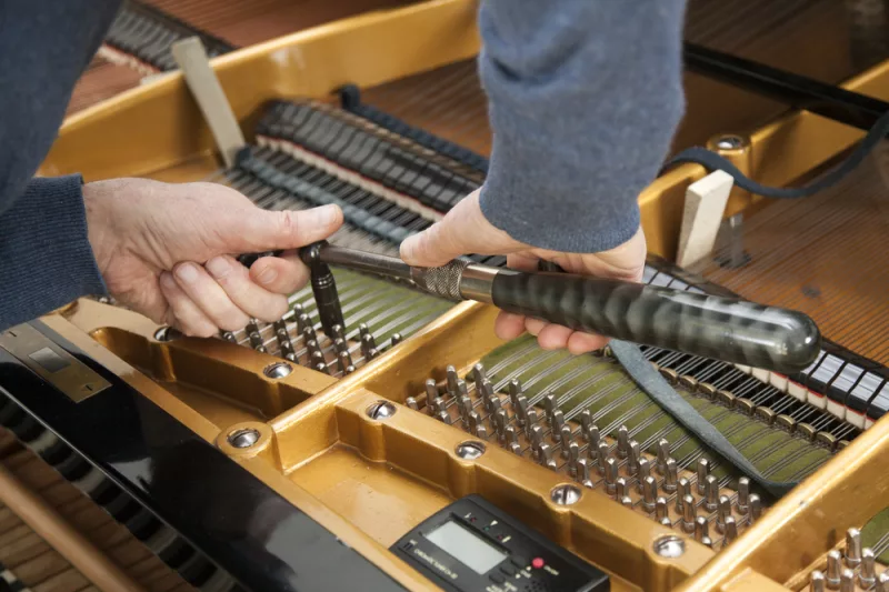 Tro tàn hóa giai điệu: Phục hồi piano sau hỏa hoạn – Thách thức "bất khả thi" &