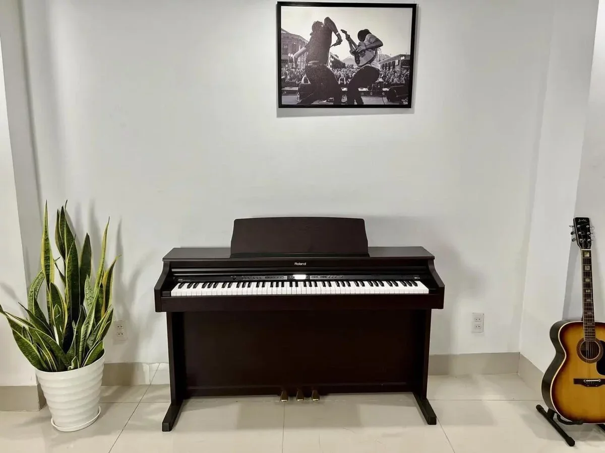 ROLAND HP-203 RW - Hình ảnh chính