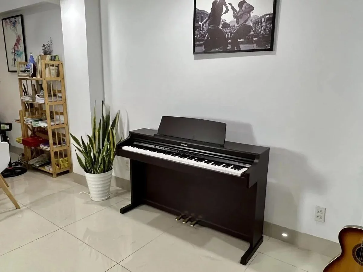 ROLAND HP-203 RW - Chi tiết 1