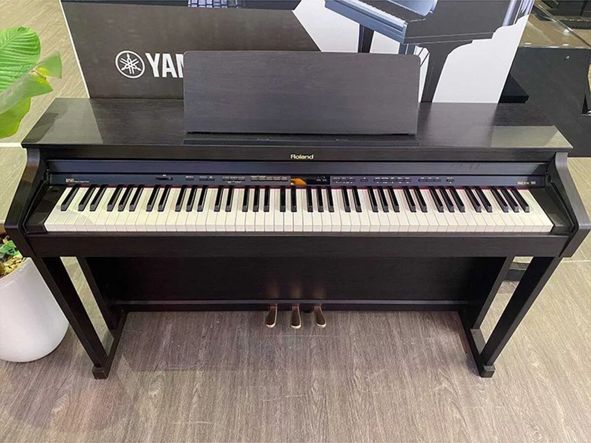 ROLAND HP-302 RW - Hình ảnh chính