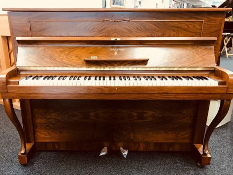 STEINWAY Z114 WN - Hình ảnh chính