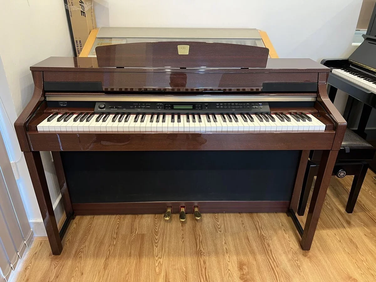 YAMAHA CLP-380 M - Hình ảnh chính