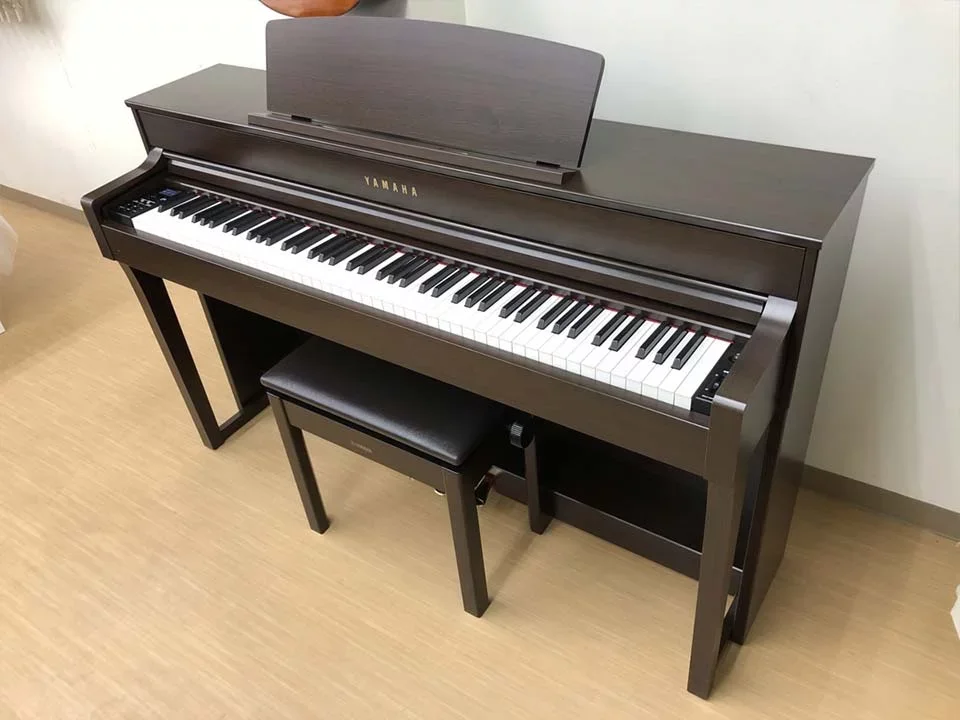 YAMAHA CLP-645 R - Hình ảnh chính