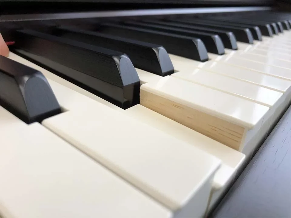 YAMAHA CLP-675 B - Chi tiết 2