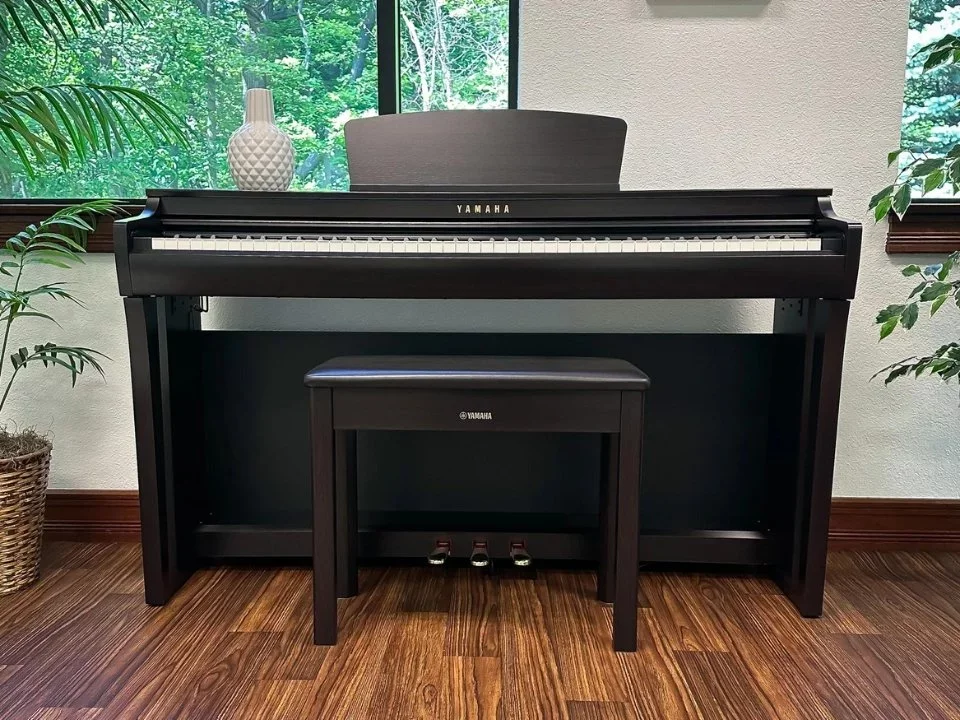 YAMAHA CLP-725 R - Chi tiết 1