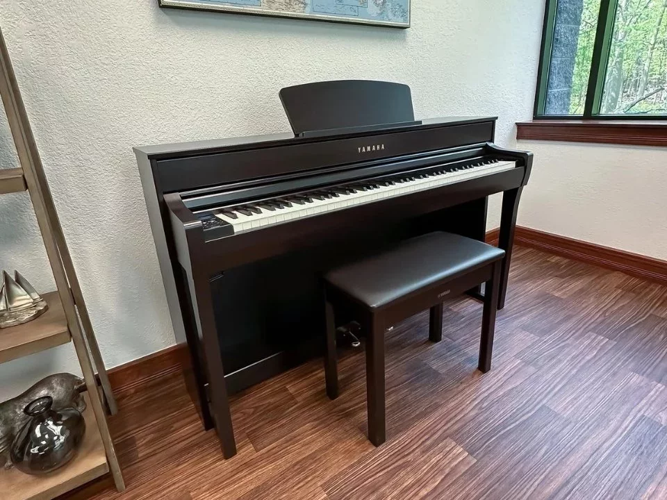 YAMAHA CLP-735 R - Hình ảnh chính