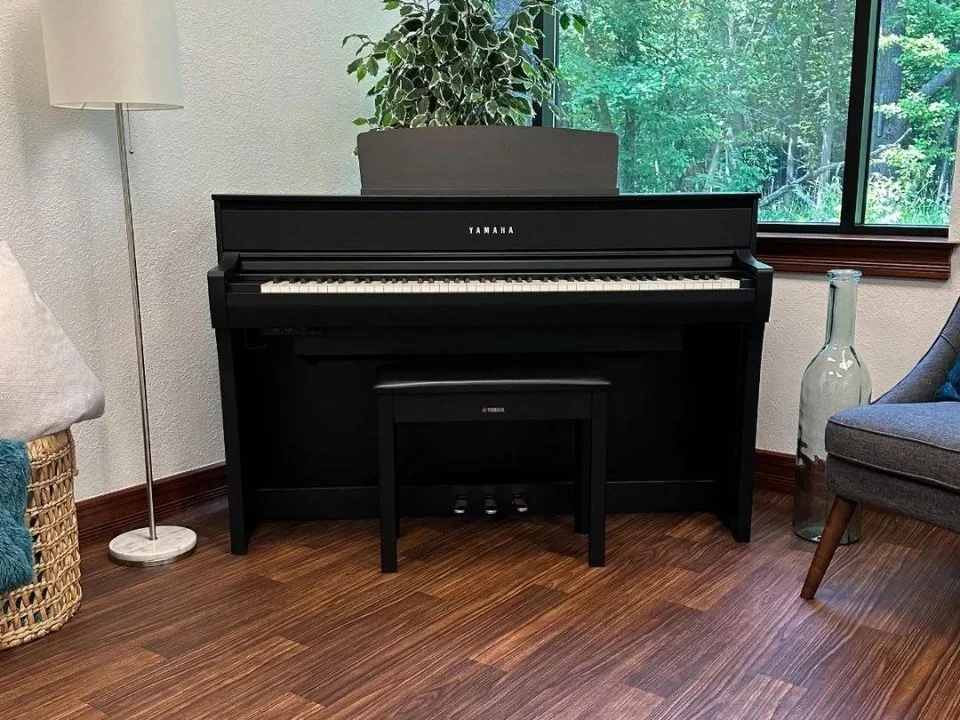 YAMAHA CLP-775 B - Hình ảnh chính