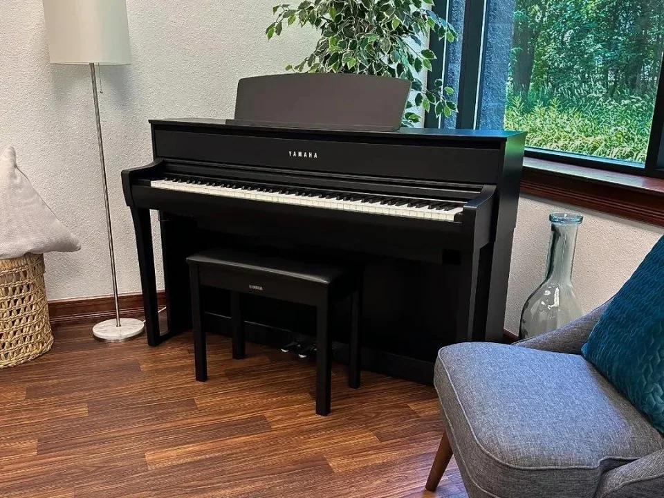 YAMAHA CLP-775 B (USED) - Hình ảnh chính