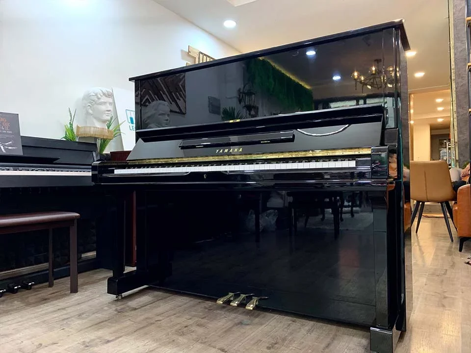YAMAHA U3M - Hình ảnh chính