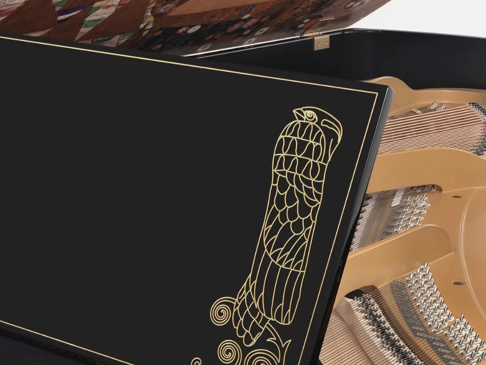 Chi tiết họa tiết Tree of Life trên đàn Bosendorfer