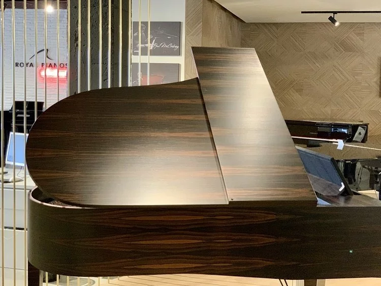 Egde trưng bày tại Elite Piano