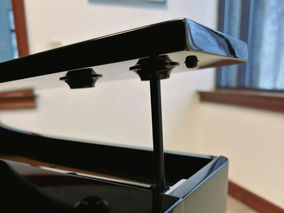 KAWAI DG30 – Mặt sau và hệ thống dây đàn Kawai