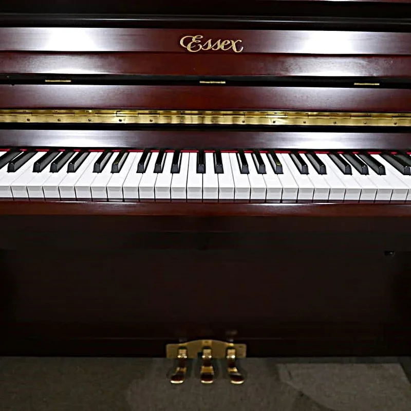 Đàn upright piano Essex EUP-123CL chính hãng tại showroom Elite Piano