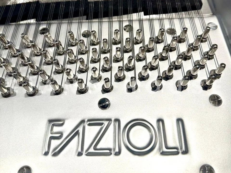 Fazioli F212 Chrome – Mặt sau và hệ thống dây đàn Fazioli