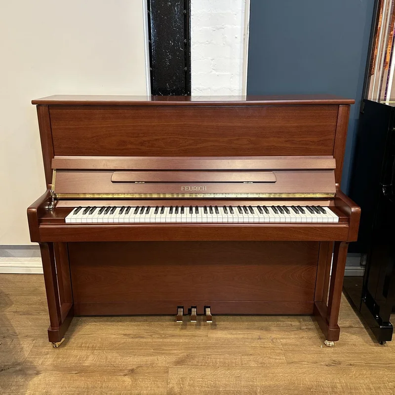 FEURICH 122 Universal (Walnut Satin) – Toàn cảnh thiết kế tại Elite Piano
