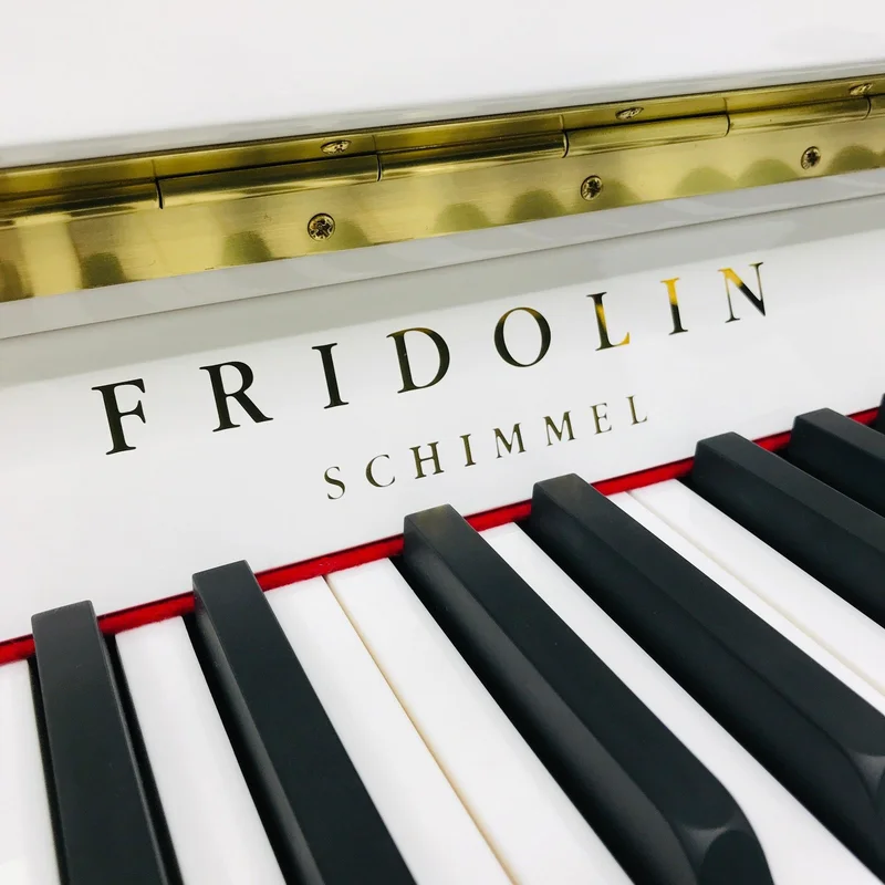 Fridolin Schimmel F116 Tradition (White High Gloss) – Toàn cảnh thiết kế tại Elite Piano