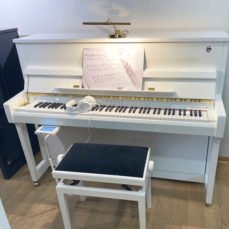 Đàn piano Schimmel Fridolin Schimmel F116 Tradition (White High Gloss) – Chi tiết bàn phím