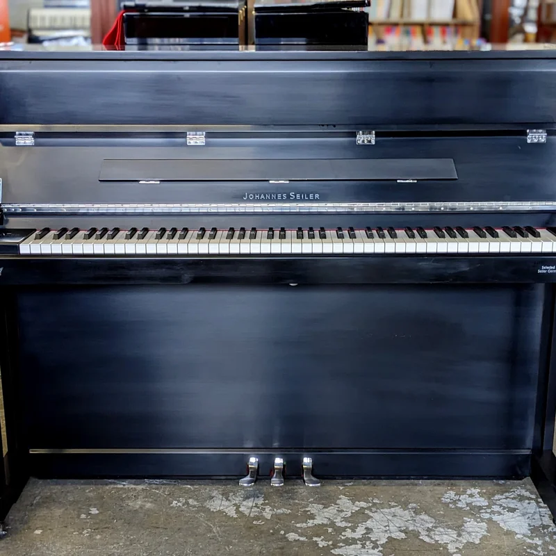 Không gian trưng bày đàn piano Seiler GS-647R tại showroom Elite Piano