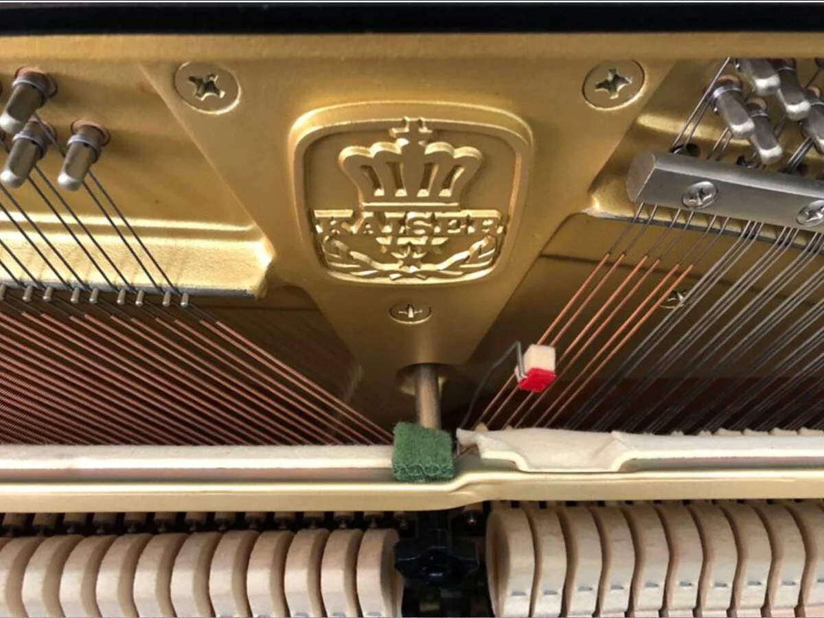 Đàn piano Yamaha KAISER K35A – Chi tiết bàn phím