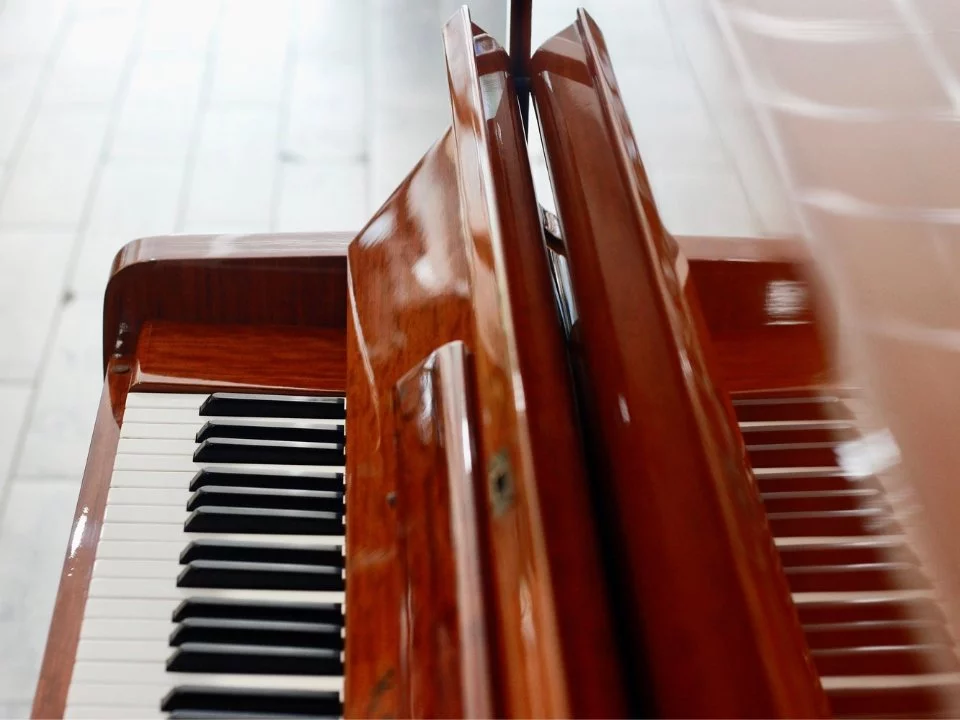 KAWAI BL61 Superior – Mặt sau và hệ thống dây đàn Kawai