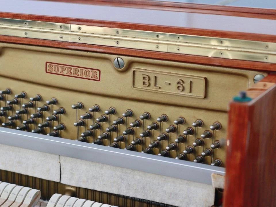 KAWAI BL61 Superior – Ghế đàn và phụ kiện đi kèm