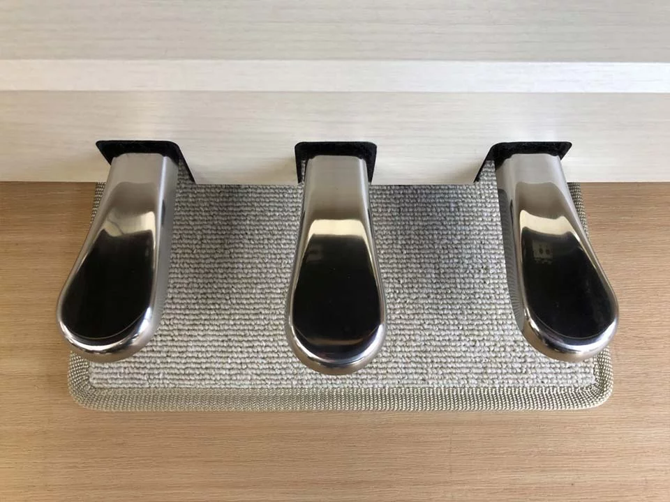 KAWAI CA17 A – Mặt sau và hệ thống dây đàn Kawai