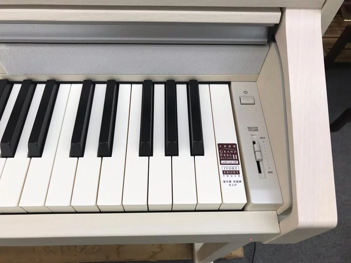 KAWAI CA67 A – Ghế đàn và phụ kiện đi kèm