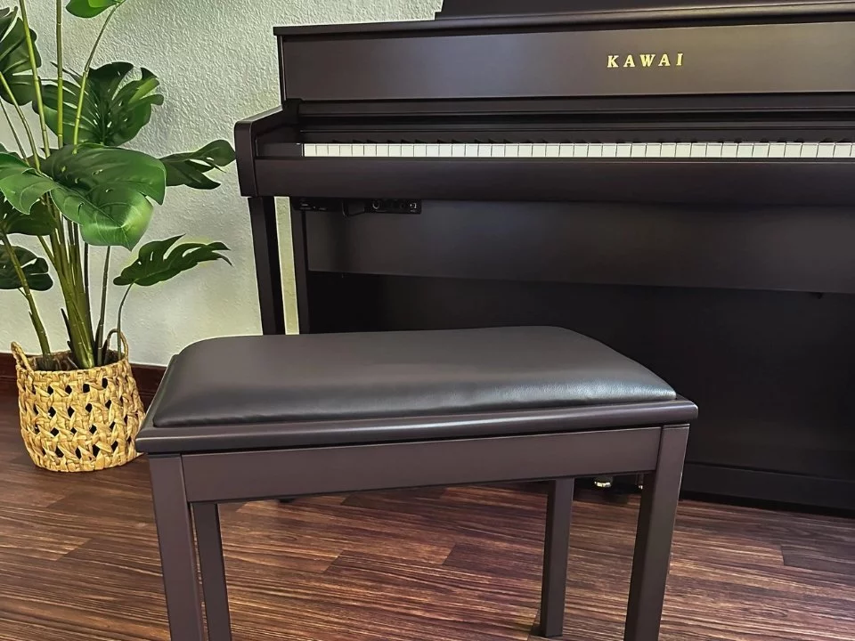 KAWAI CA701 R – Mặt sau và hệ thống dây đàn Kawai