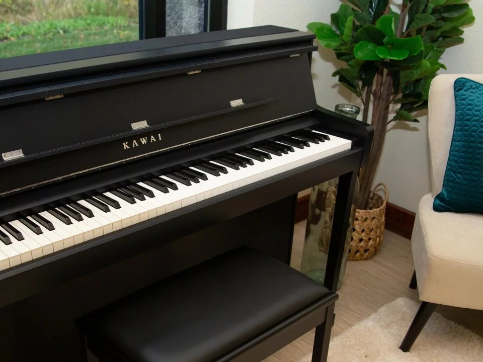 KAWAI CA901 B – Mặt sau và hệ thống dây đàn Kawai