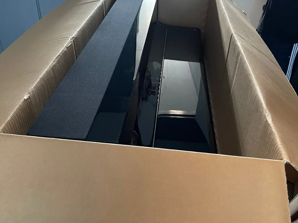 KAWAI CA901 EP (USED) – Mặt sau và hệ thống dây đàn Kawai