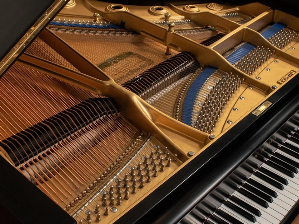 KAWAI KG-6C – Mặt sau và hệ thống dây đàn Kawai