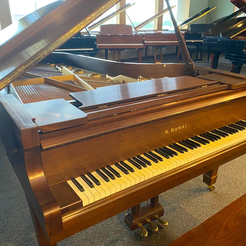KAWAI KG-6C – Góc nhìn nghiêng thể hiện đường nét tinh tế