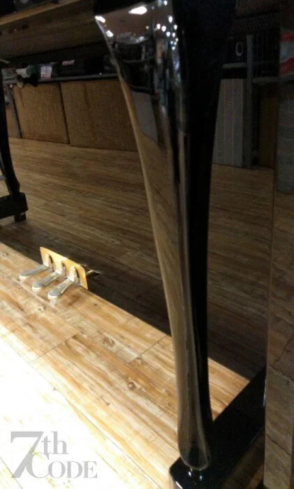 KAWAI KT500 – Mặt sau và hệ thống dây đàn Kawai