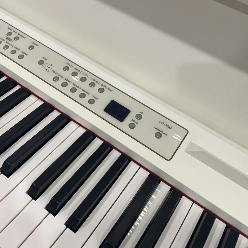 Review KORG LP-380 WH – Hình ảnh thực tế tại showroom Elite Piano