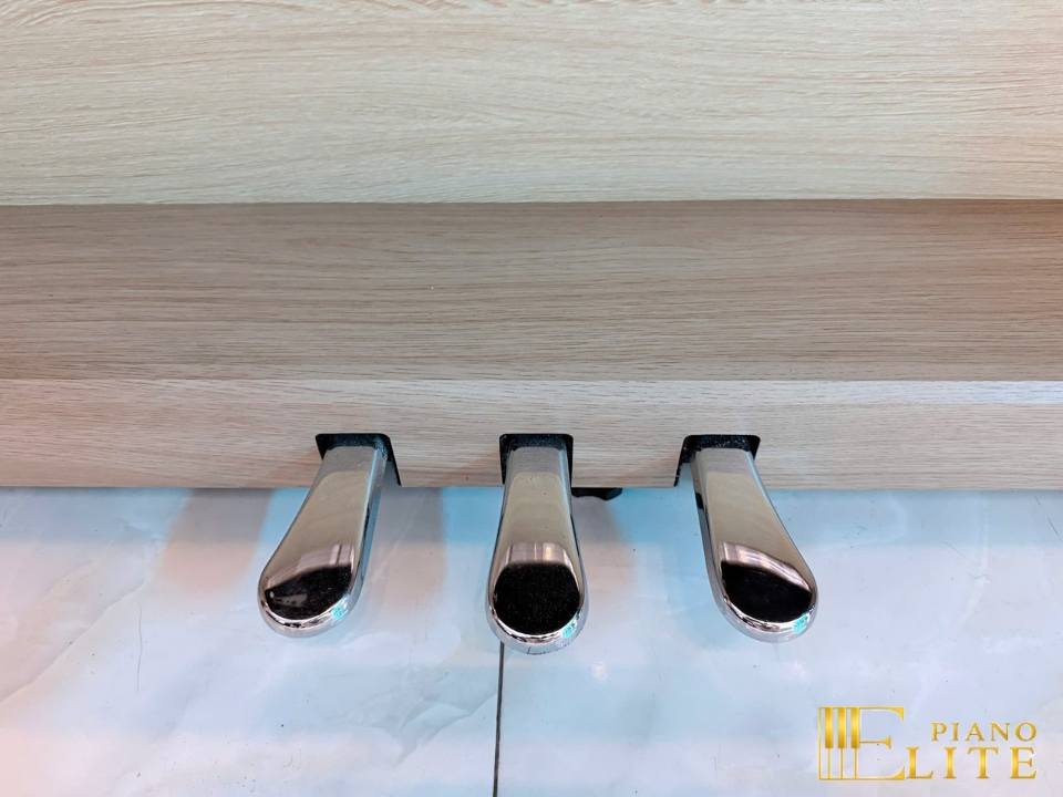 KAWAI CN29 LO – Mặt sau và hệ thống dây đàn Kawai