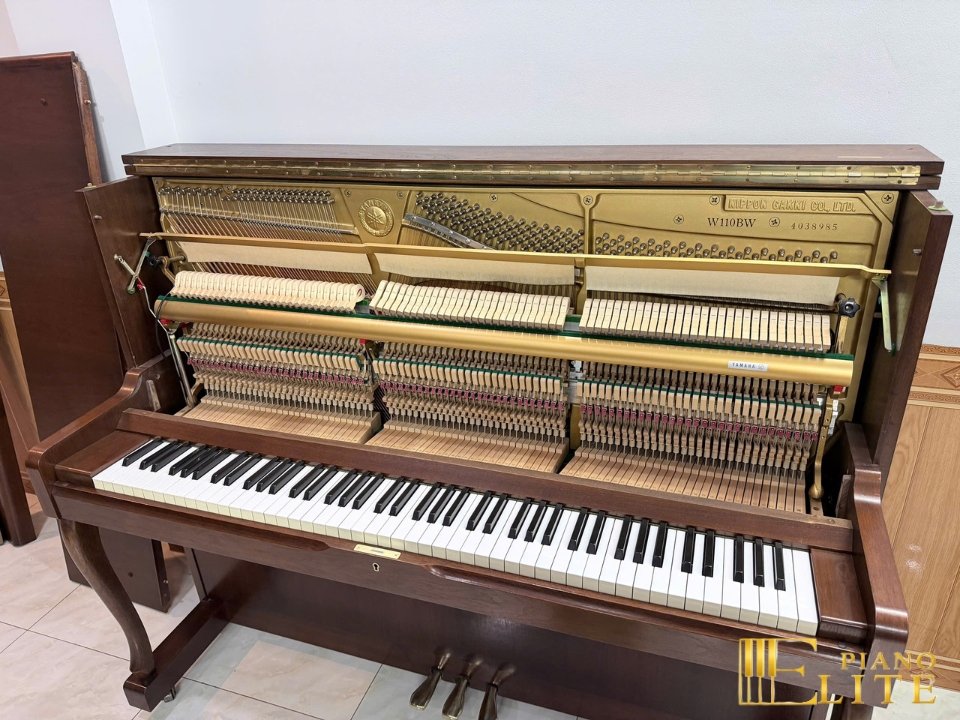 Review YAMAHA W110BW Silent – Hình ảnh thực tế tại showroom Elite Piano