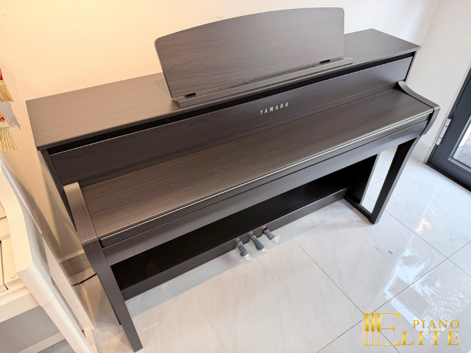 Không gian trưng bày YAMAHA CLP-775 DW (USED) tại showroom Elite Piano