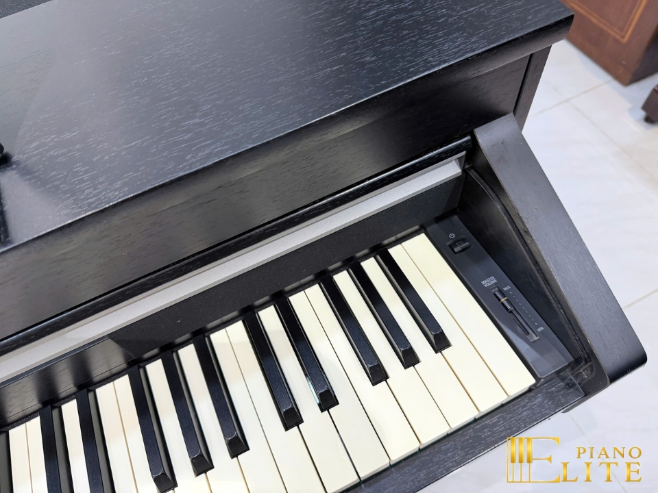 KAWAI CA97 B – Mặt sau và hệ thống dây đàn Kawai