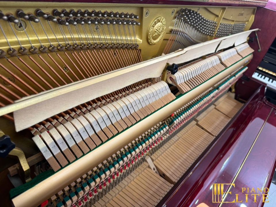 Đàn piano Yamaha YAMAHA UX300 BiC – Chi tiết bàn phím
