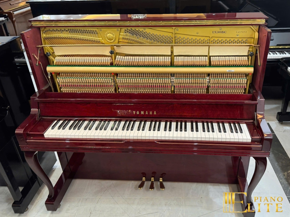 YAMAHA UX300 BiC tại Elite Piano