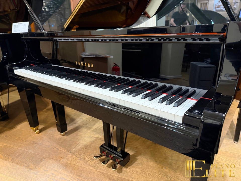 YAMAHA C3L tại Elite Piano TP.HCM – Không gian trưng bày