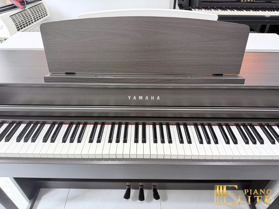 YAMAHA CLP-645 DW tại Elite Piano TP.HCM – Không gian trưng bày