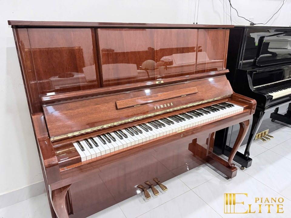 YAMAHA W106 – Mặt sau và hệ thống dây đàn Yamaha