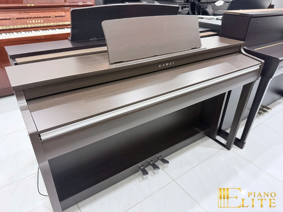 KAWAI CN27 DW – Mặt sau và hệ thống dây đàn Kawai