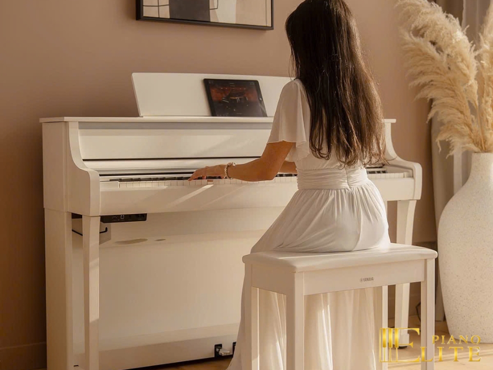 YAMAHA CLP-845 WH màu trắng cao cấp tại showroom Elite Piano