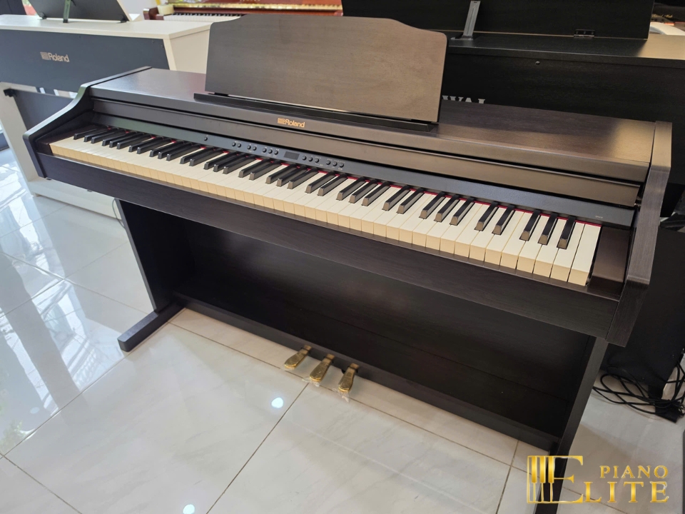 Review ROLAND RP-501R – Hình ảnh thực tế tại showroom Elite Piano