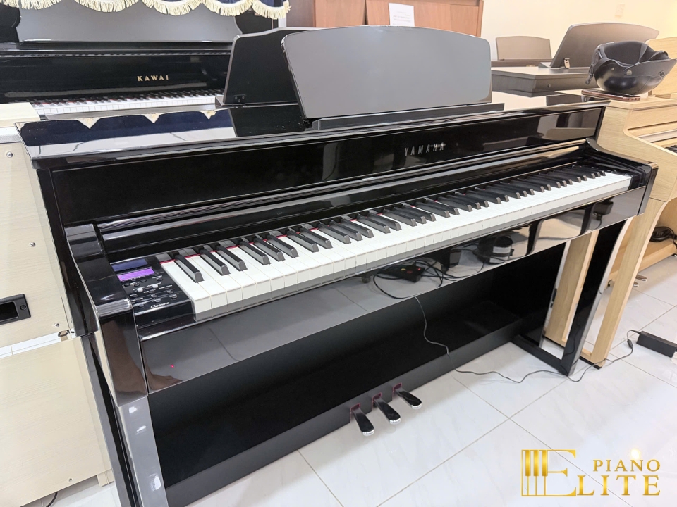 YAMAHA CLP-635 PE