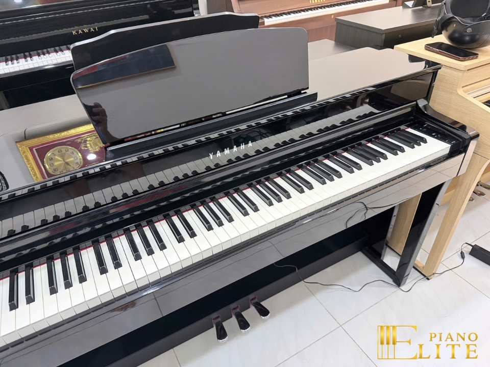YAMAHA CLP-635 PE