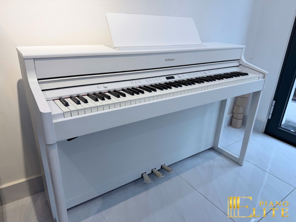 ROLAND HP-702 WH (USED) – Toàn cảnh thiết kế tại Elite Piano